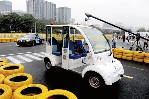 我國無人駕駛汽車亮相世界機(jī)器人大會