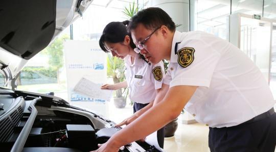 中國(guó)首張汽車和摩托車單車認(rèn)證證書
