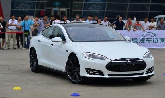 老年代步車與新能源汽車到底有什么區(qū)別？