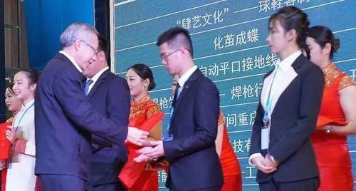 智能巡檢機(jī)器人守護(hù)工業(yè)安全，白云學(xué)子斬獲國家技能大賽一等獎(jiǎng)
