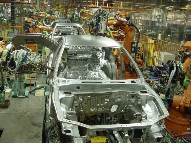 20世紀(jì)以來，世界汽車年產(chǎn)量先以幾千輛、幾萬(wàn)輛計(jì),后以千萬(wàn)輛計(jì),至1978年已達(dá)到4249萬(wàn)輛左右。世界汽車工業(yè)的發(fā)展大致上經(jīng)歷了4個(gè)階段。