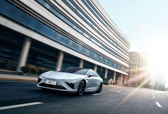 汽車制造 | 倒下的新勢(shì)力，宕機(jī)的車機(jī)系統(tǒng)